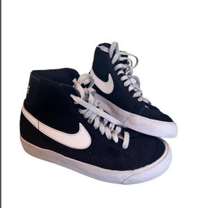 Blazer Mid '77 Suede GS 'Black' for women. Size 5